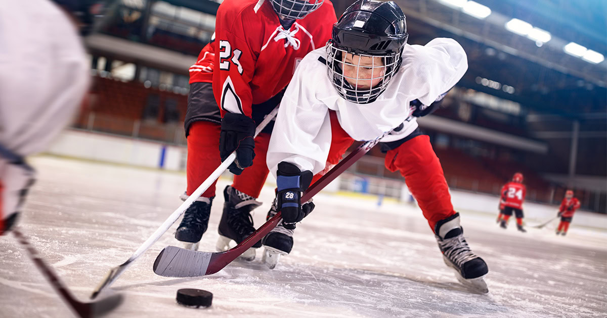 kids playing hockey